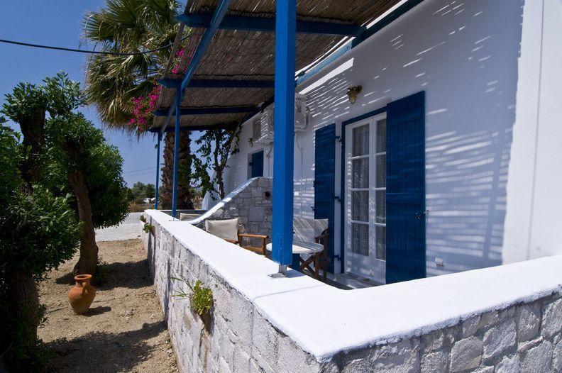 Sardis Rooms Kímolos Exteriör bild
