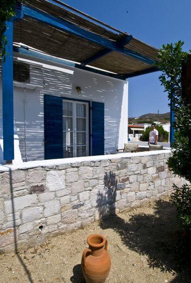 Sardis Rooms Kímolos Exteriör bild