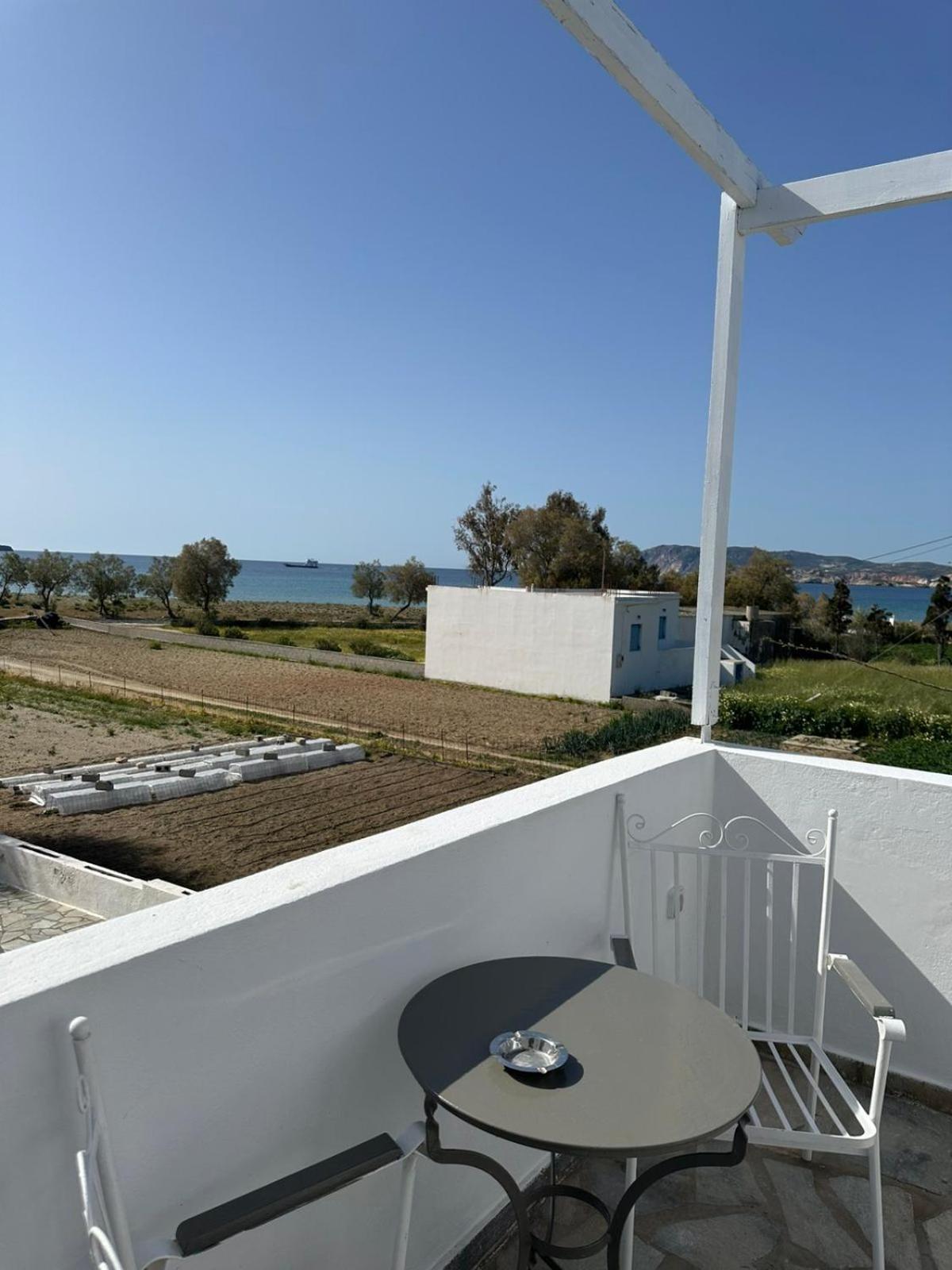 Sardis Rooms Kímolos Exteriör bild