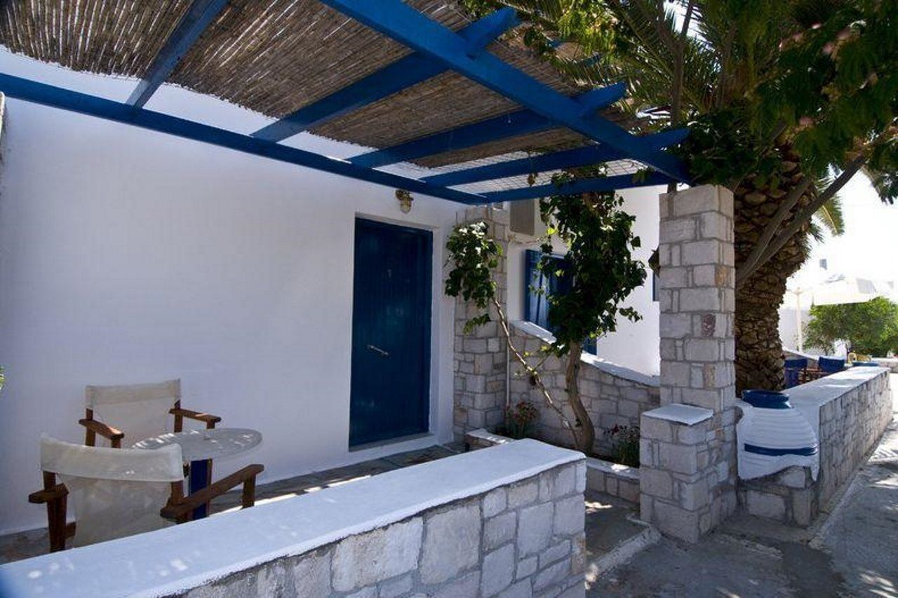 Sardis Rooms Kímolos Exteriör bild